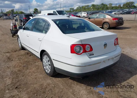 2008 Volkswagen Passat Lux from USA, damaged, VIN WVWEK73CX8E198325